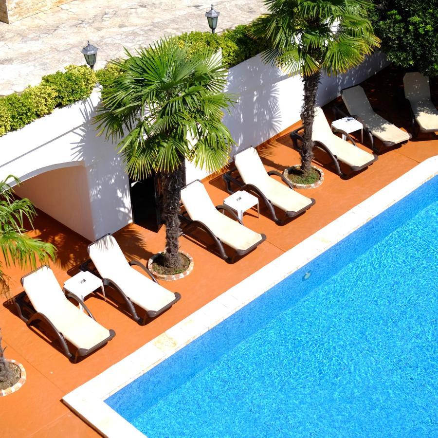Hotel Kleopatra Ulcinj Bagian luar foto