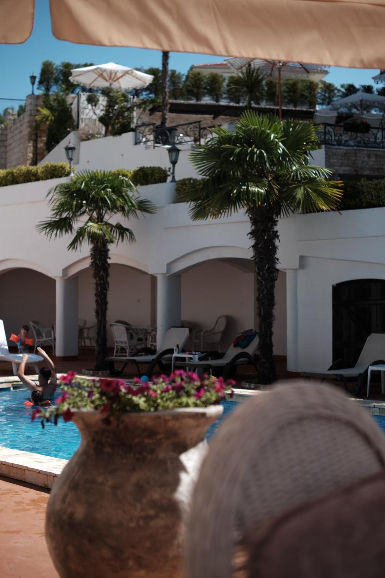 Hotel Kleopatra Ulcinj Bagian luar foto